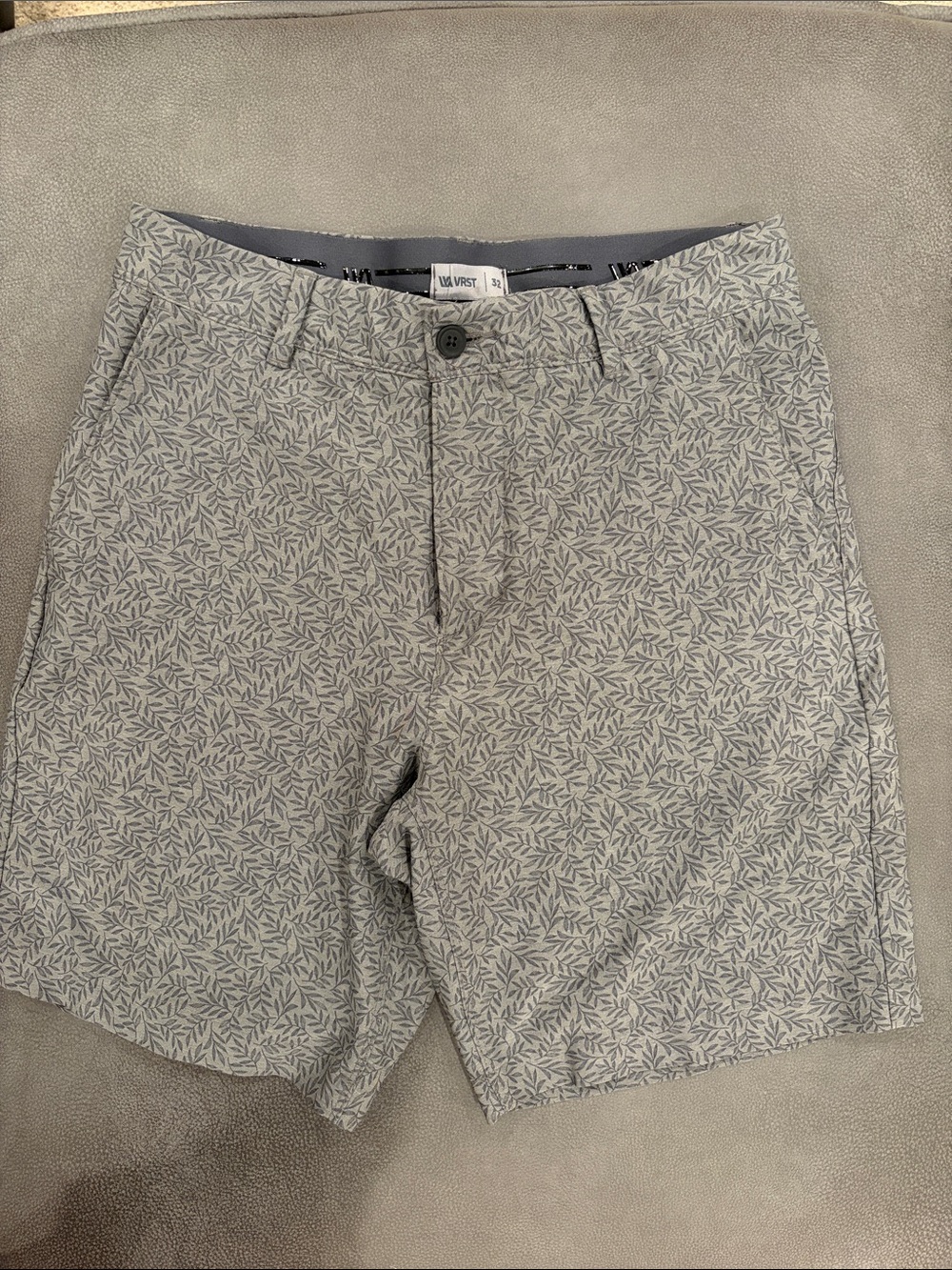 Men's Gray Leaf-Print Flat Front Shorts